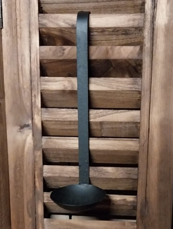 Zwarte hang lepel - Middel