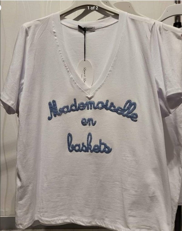 T-shirt Mademoiselle en baskets