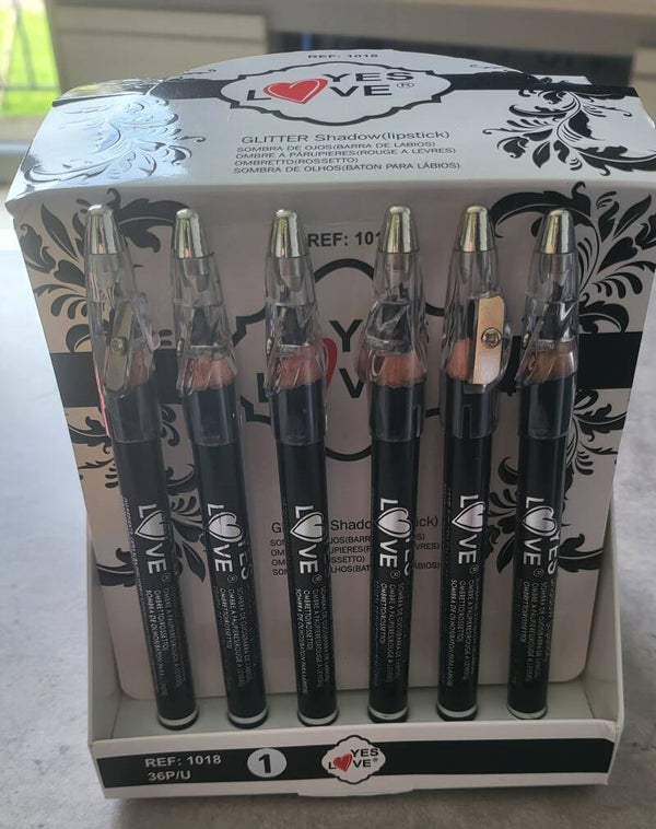 Crayon noir yeux avec taille crayon