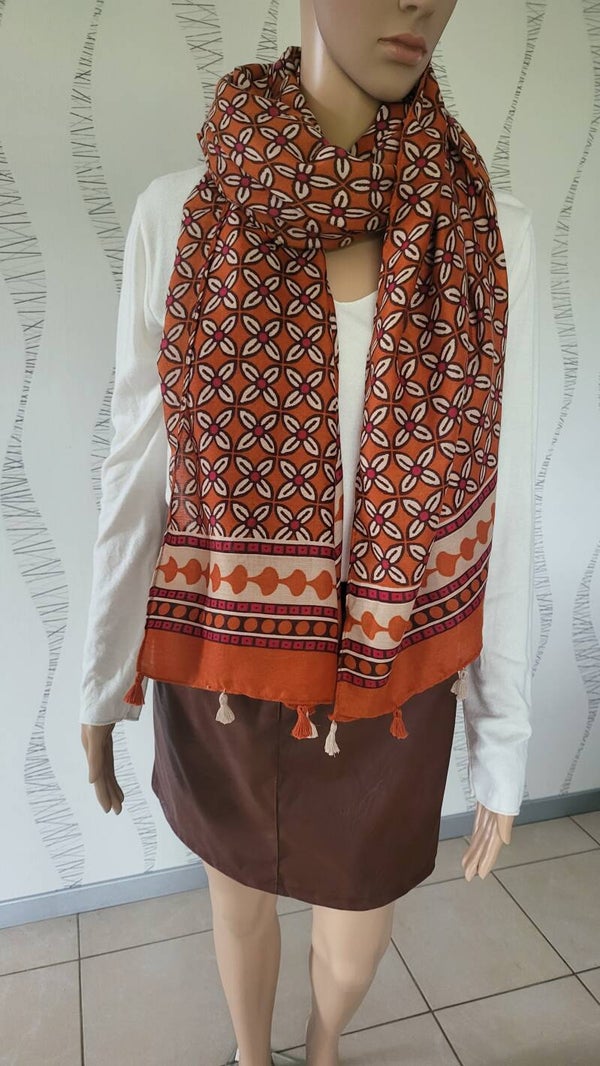 Foulard avec pompons