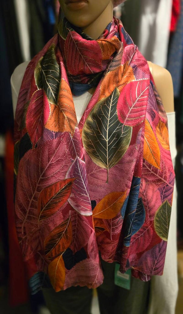 Echarpe motif feuilles