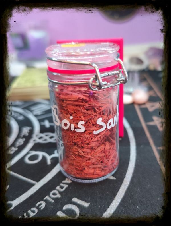 Bois de Santal en Rituel : Spiritualité, Paix et Manifestation Sacrée