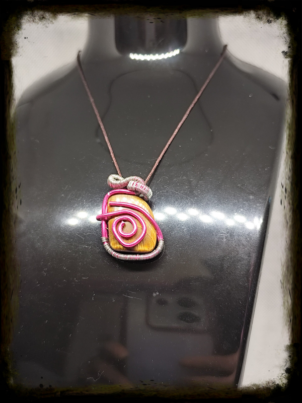Pendentif "Force et Éclat" : Œil de Tigre et Design Bicolore
