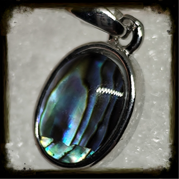 Pendentif Ovale en Nacre d'Abalone (1 x 1 cm)