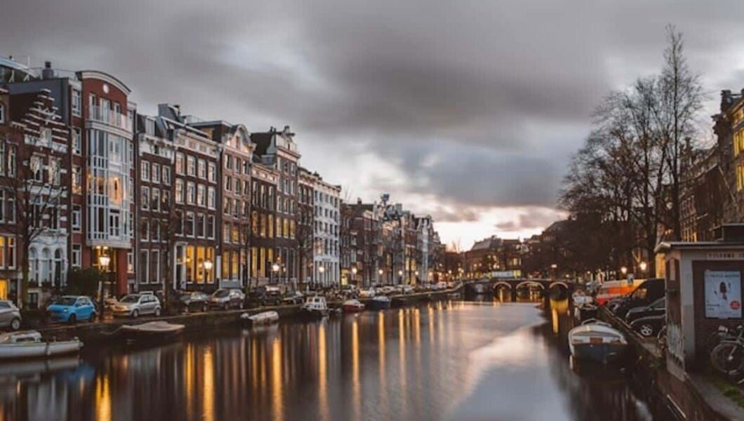 https://taxi-cheap.com/taxi-spijkenisse/2315375_taxi-spijkenisse-to-amsterdam