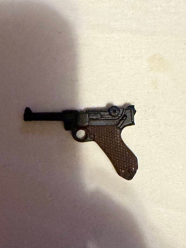 German Luger handgun 1/6