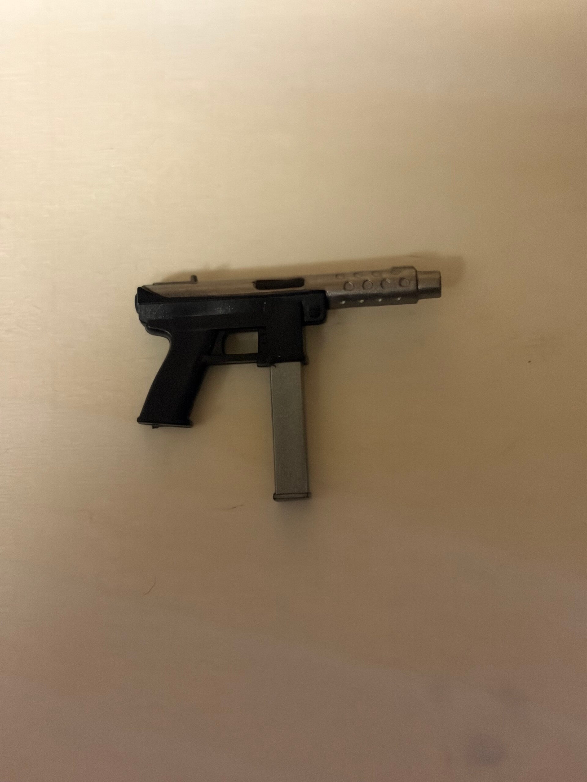 Tec 9 black and silver 1/12
