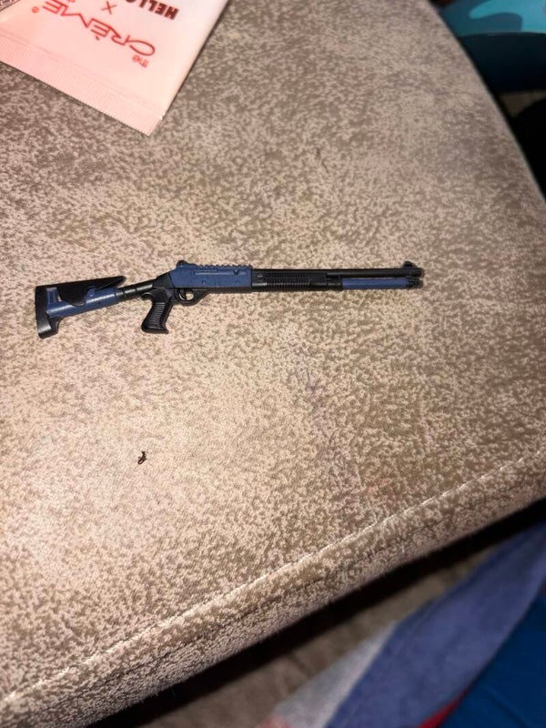 1/12 Benelli M 4 tactical semiautomatic shotgun