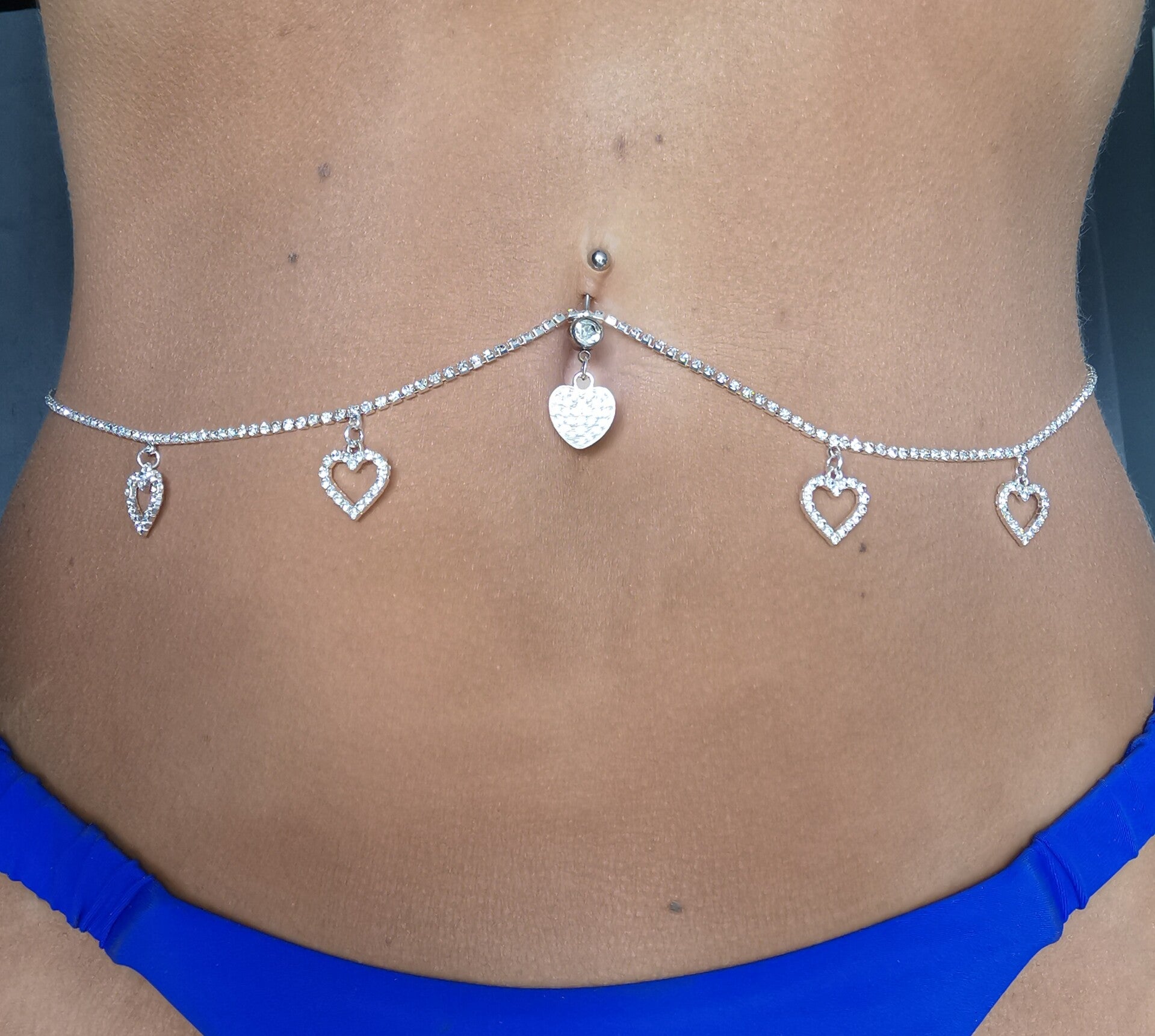Navel piercing met buikketting hartjes zilverkleurig