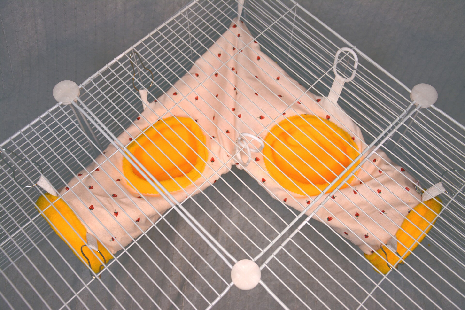 Tunnel d'angle à trous