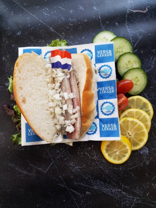 Broodje Haring met ui apart