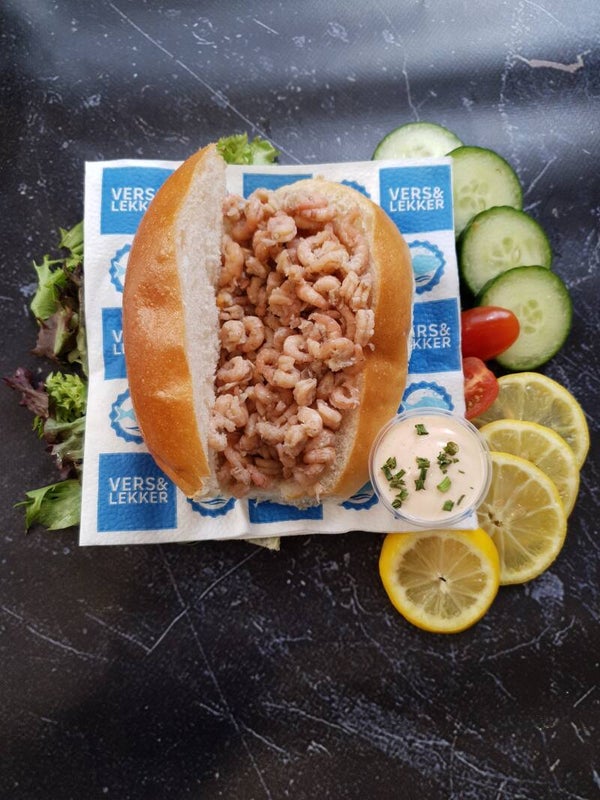 Broodje Hollandse garnalen met saus apart