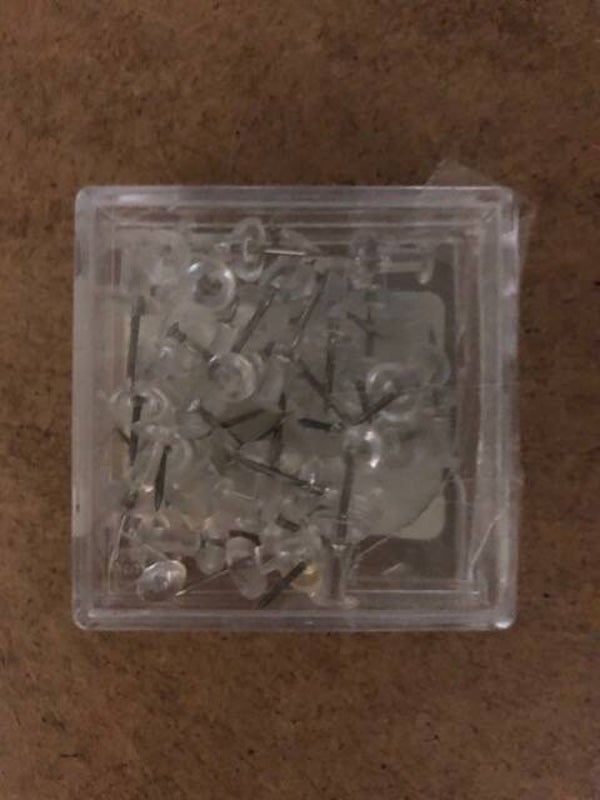 Push pins transparant