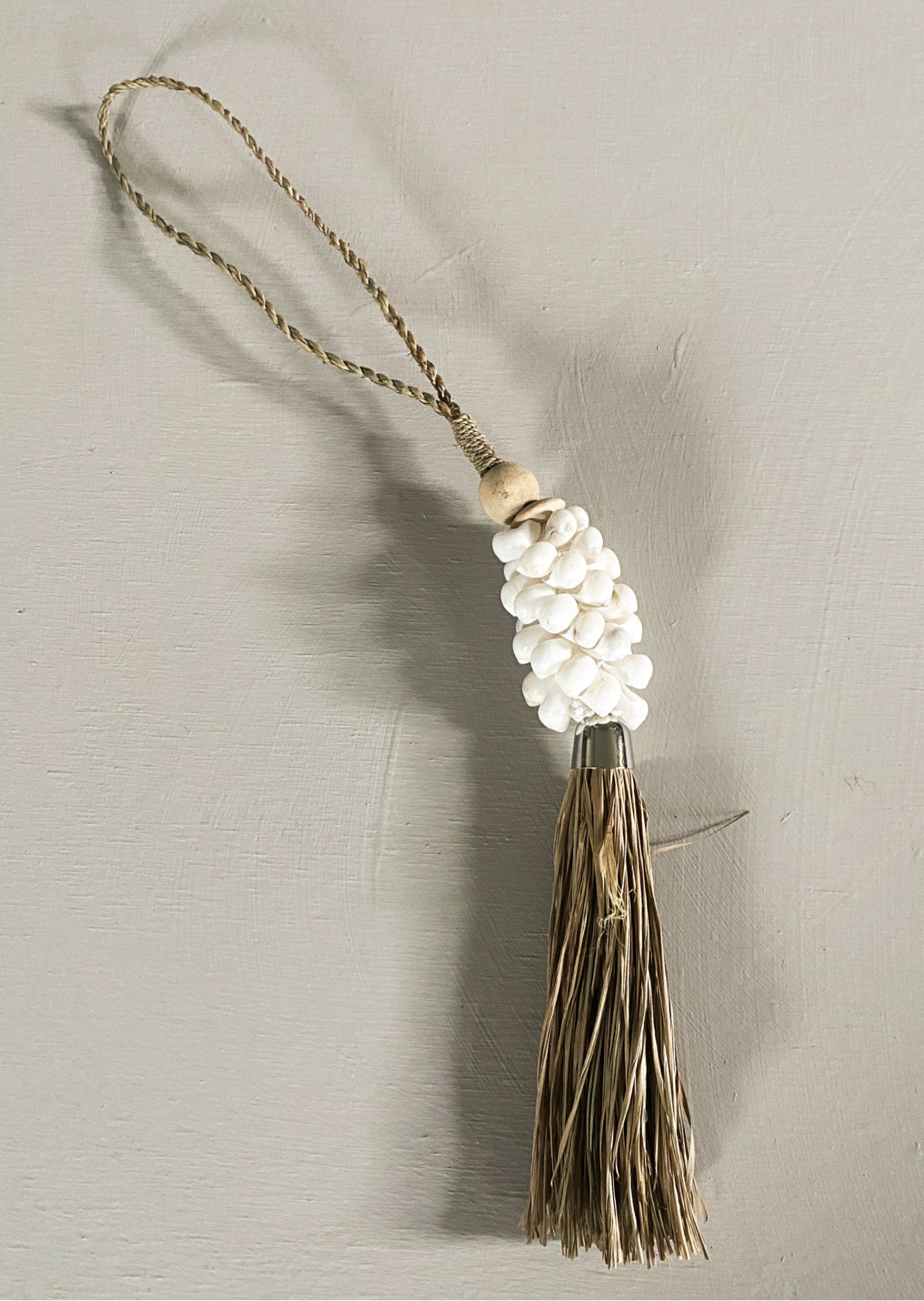 Tassel | deurhanger met witte schelpjes