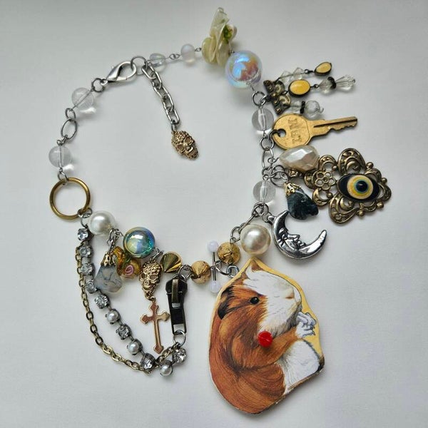 Necklace 'The All Knowing Guinea Pig'