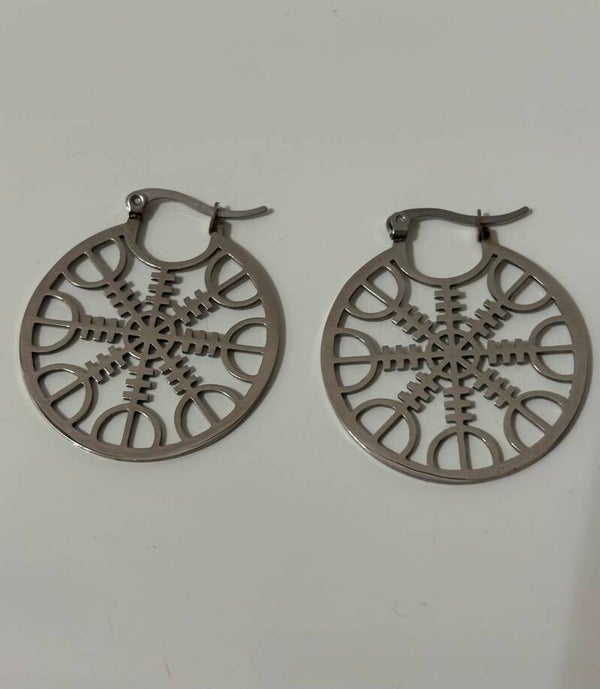 PENDIENTES DE ACERO INOXIDABLE CON DISEÑO CALADO. TAMAÑO: 40 X 32 MM