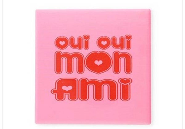 TEGELTJE MET TEKST “OUI OUI MON AMI” PINK-RED