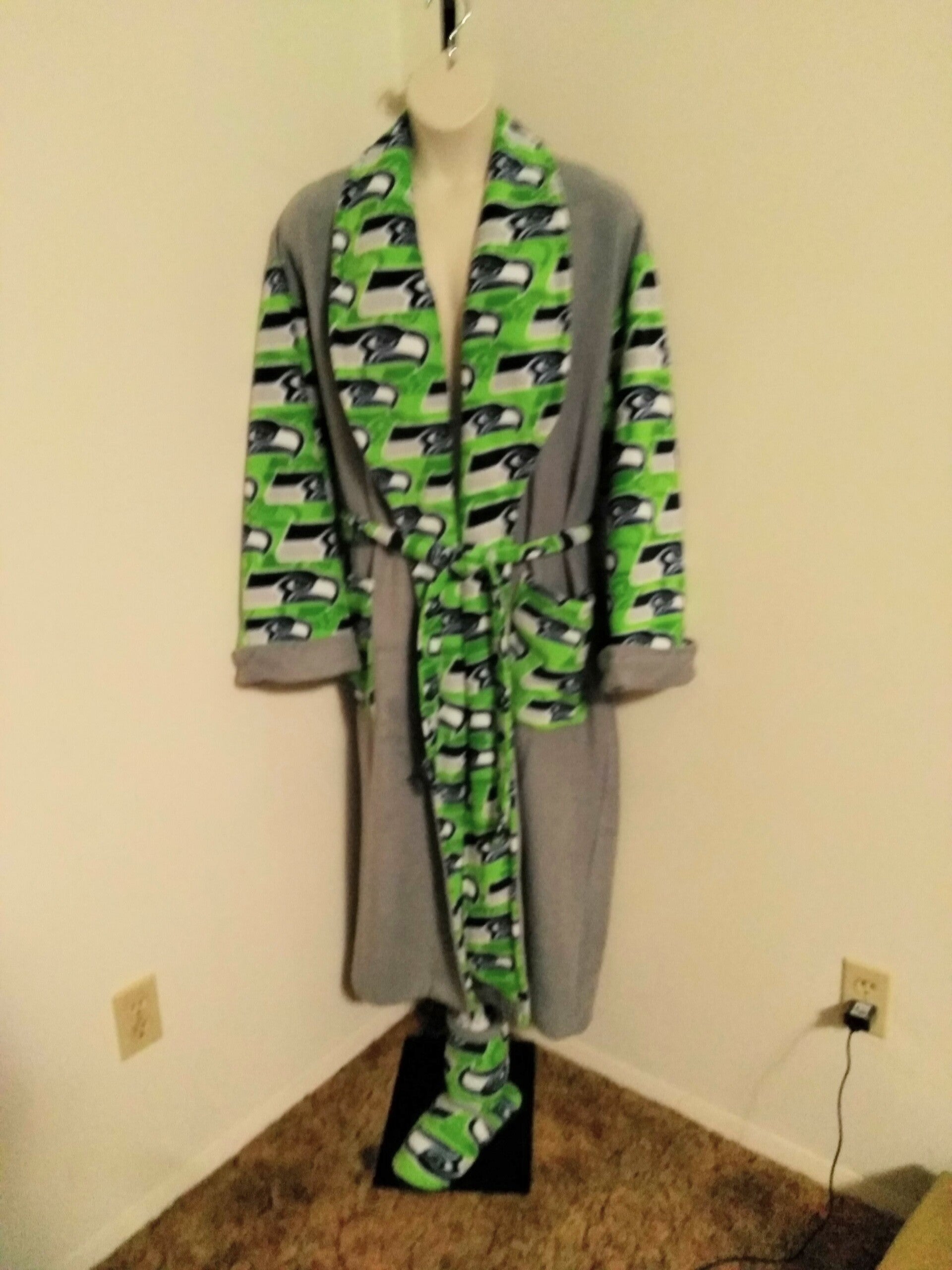 Unisex Robe w/Matching Slippers