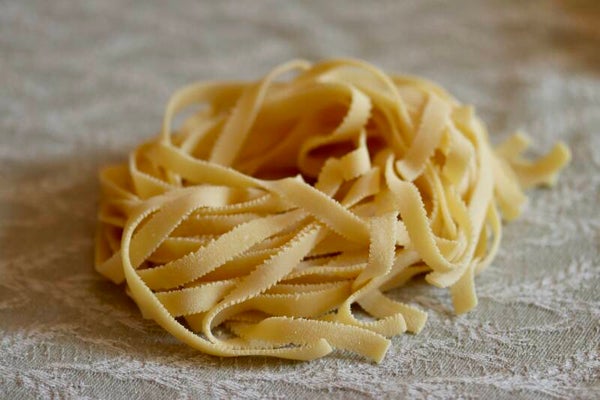 Tagliatelle fresche CON uova (mit Eier/with eggs)