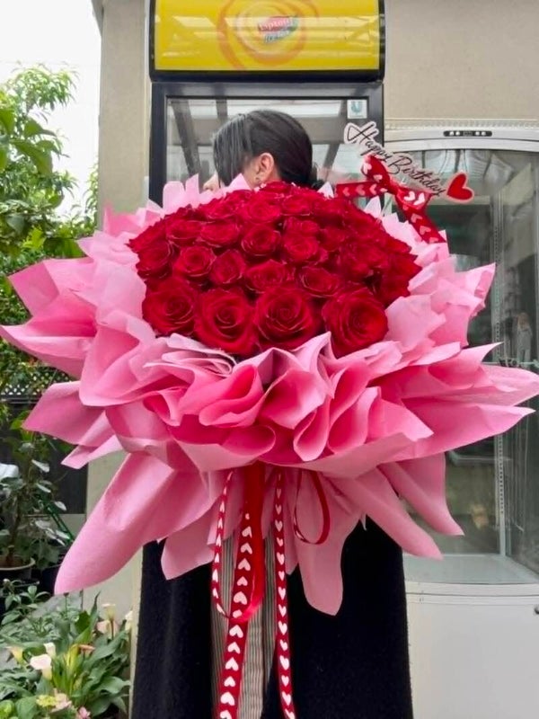 50 red roses