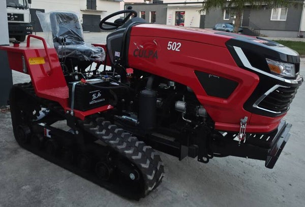 traktor o mocy 50 KM z silnikiem czterocylindrowym.