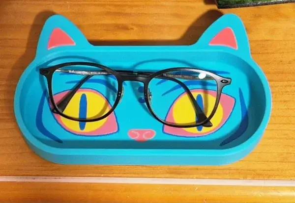 Soporte para Gafas “Derpy Cat” – Diseño Divertido
