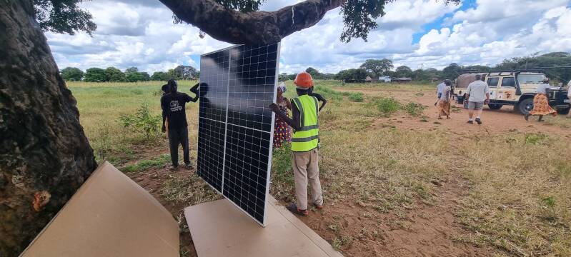 Die Solarmodule zusammenbauen