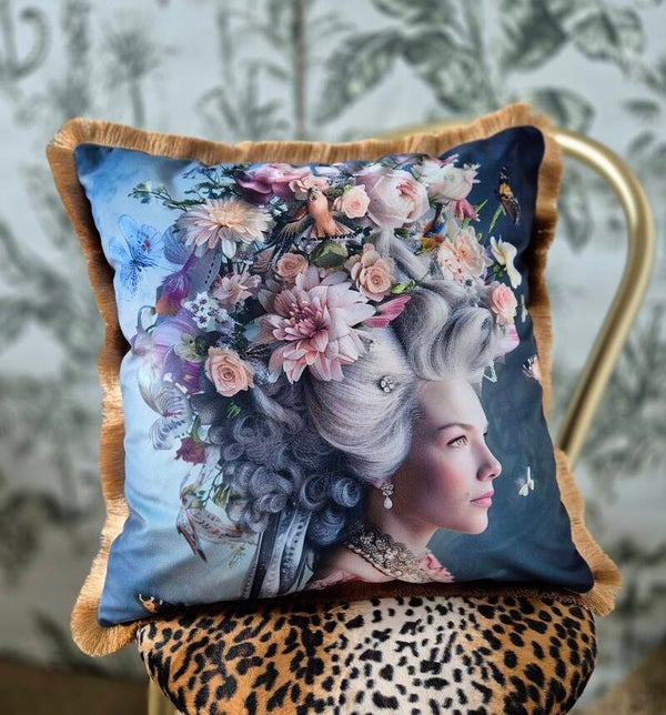 petrol kleur kussenhoes met dame, sierkussenhoes met vrouwengezicht, vierkante kussenhoes met print met bloemen, velours kussenhoes met AI print dame