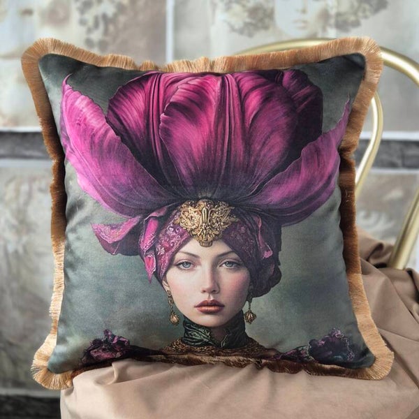 Fluwelen sierkussenhoes met gedetailleerde print van een vrouw met tulpenhoed, Velours sierkussenhoes met print van vrouw met paarse tulpenhoed, Unieke, handgemaakte, kleurrijke kussenhoes met print van vrouwengezicht