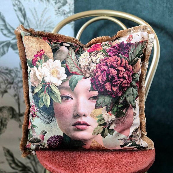 Luxe Velours Sierkussen met Botanische Vrouw en Gouden Franje