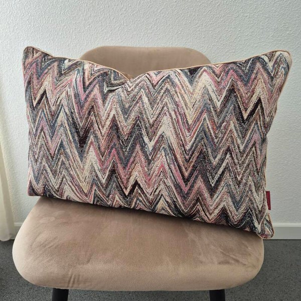 Handgemaakt kussen "Milano"- zigzag patroon met bies - geweven jaquard