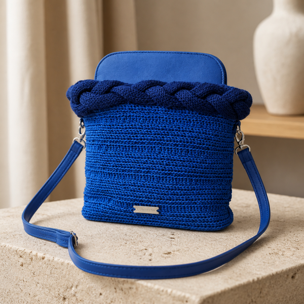 Luminda „Blue Elegance“ – Gehäkelt & Gestrickt in Tiefblau