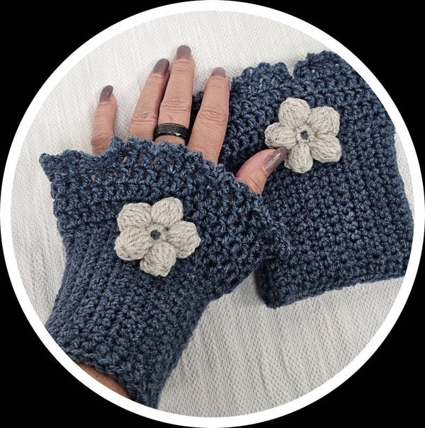 Luminda Handstulpen mit grauer Blume