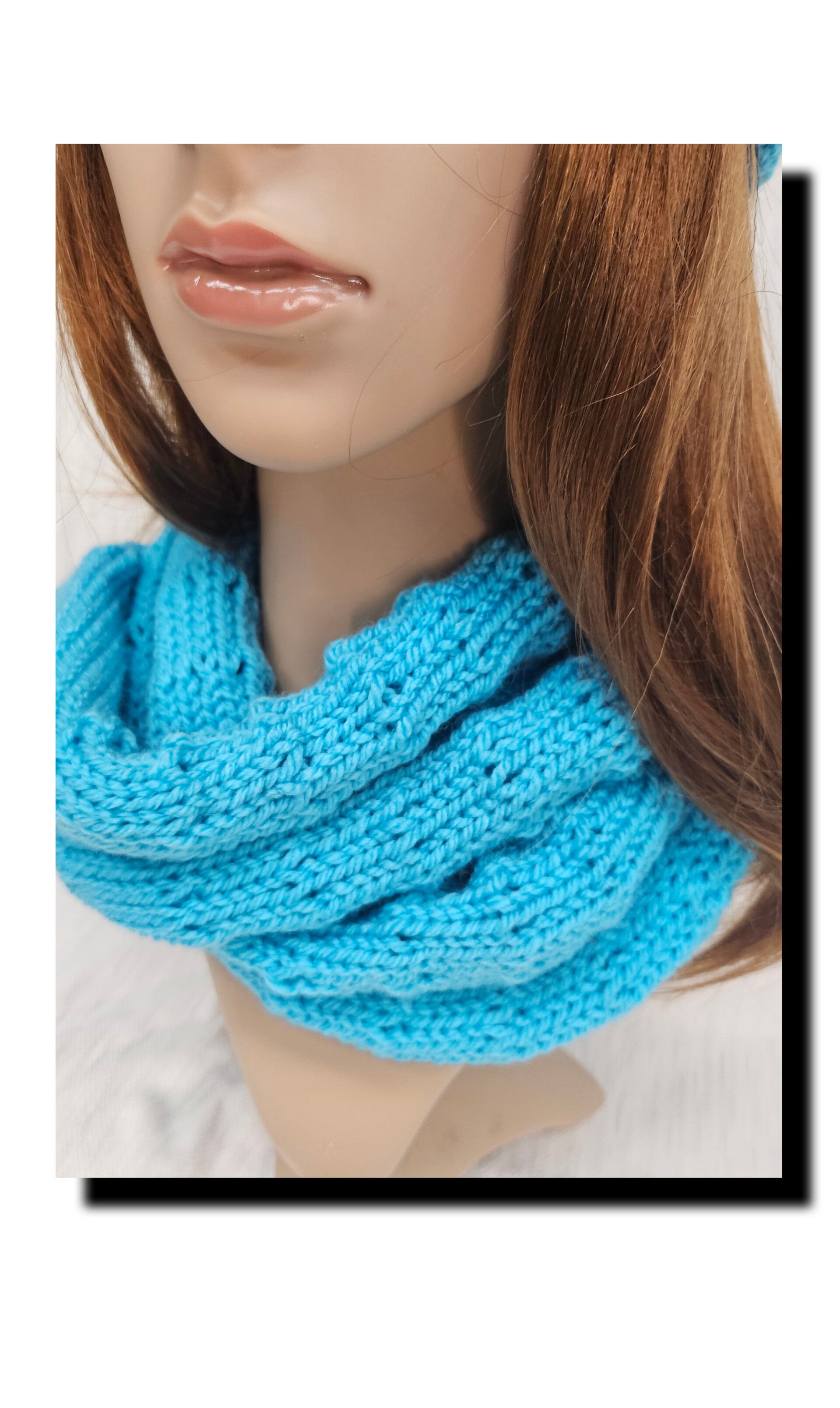 Türkisezauber – handgemachter Loop-Schal mit Strickmuster | Luminda