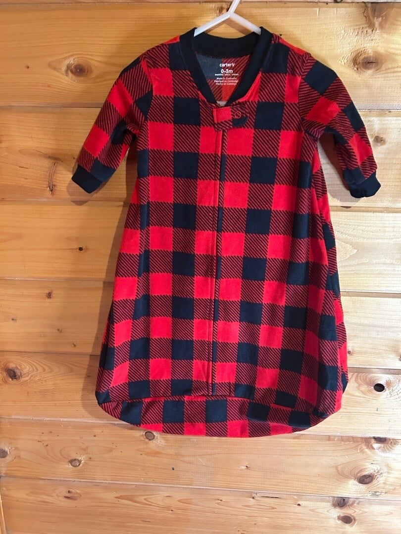 ❤️🖤 Carter’s red & black buffalo plaid sleep gown