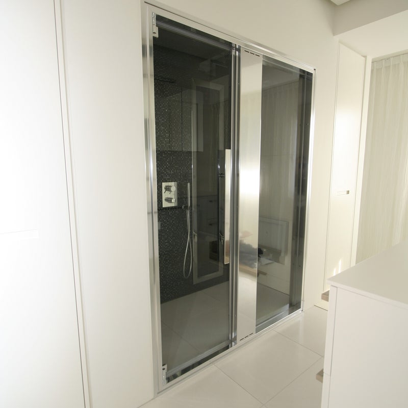 Ontwerp witte wellnessruimte - stoombad met stoomtechniek in deurpost