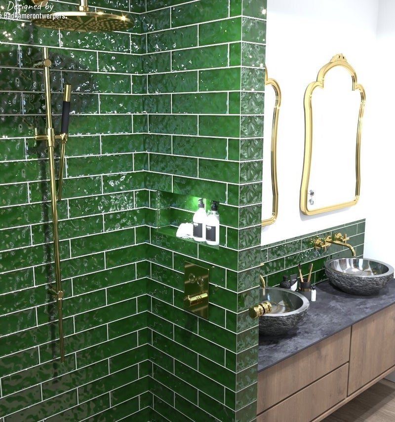douche met groene tegels en inbouwnis