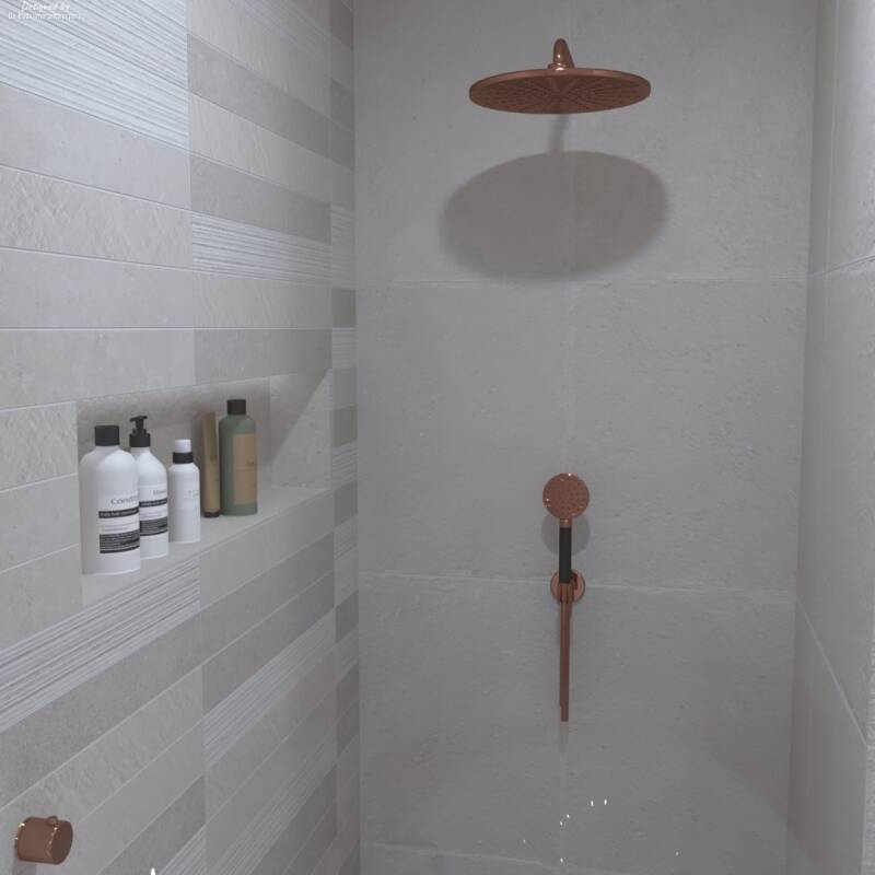 Douche met verlichte nis