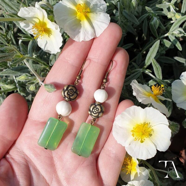 Asymmetric green rectangle