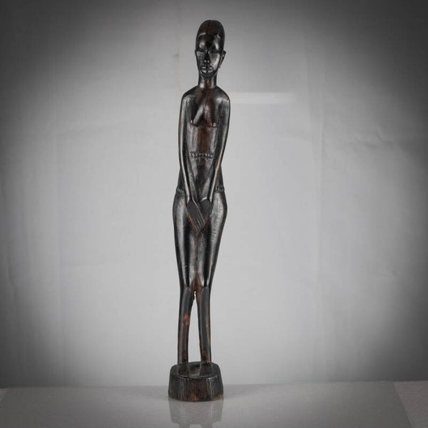 Handgesneden beeld van een vrouw, Makonde stam Tanzania, midden 20e eeuw.