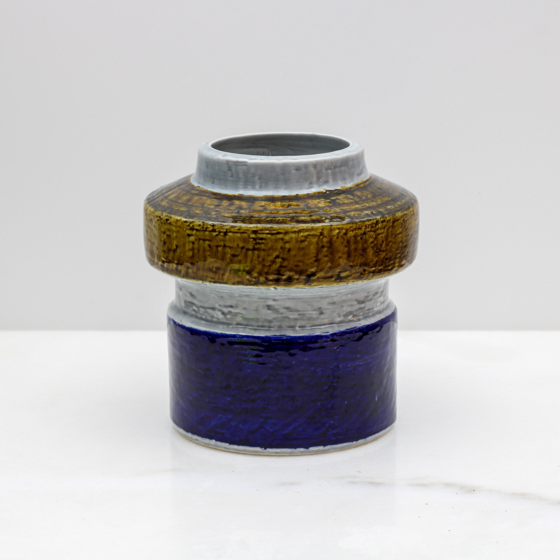 Handbeschilderde keramische vaas uit de serie "Titus" van Rörstrand