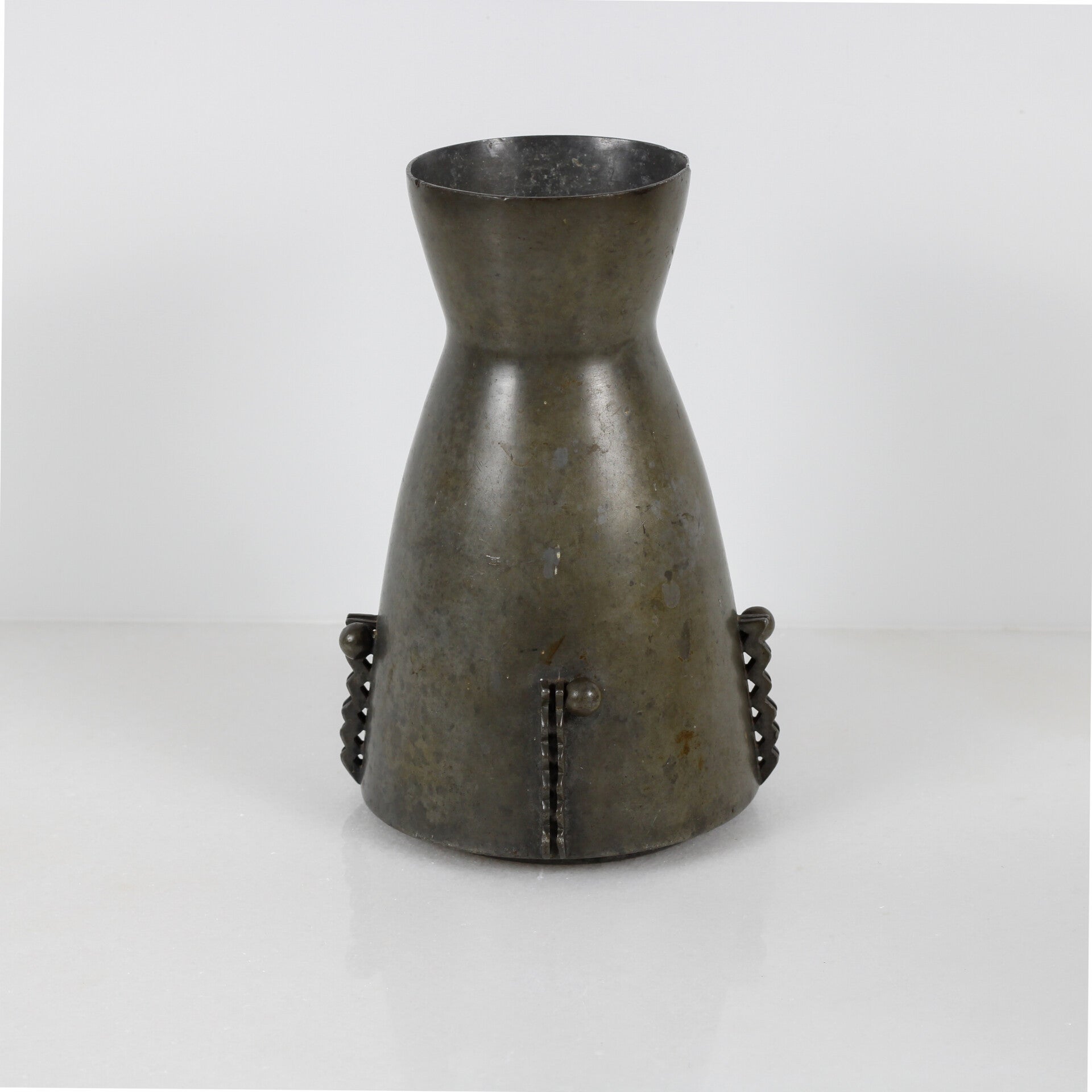 Gero Tin vaasje model 1882 ca. 1930 ontwerp Chris van der Hoef