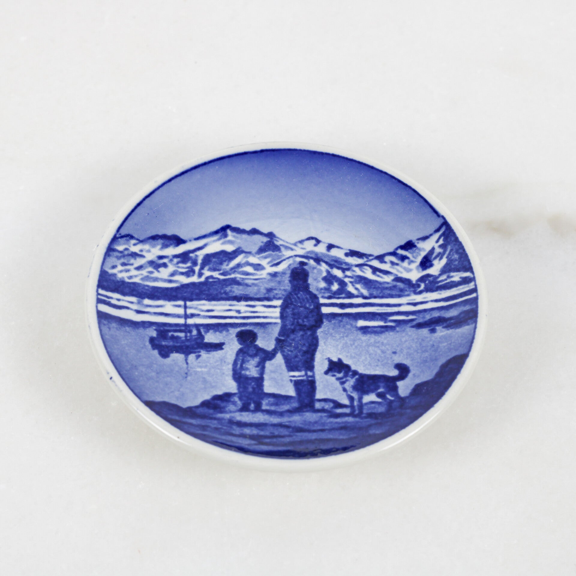 Miniatuur sier- of wandbordje van Royal Copenhagen Plaquette No. 43, Groenland