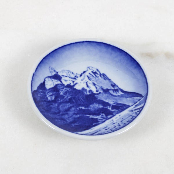 Miniatuur sier- of wandbordje van Royal Copenhagen 2010 Plaquette No 37 Sommer Spiret, Møns Klit