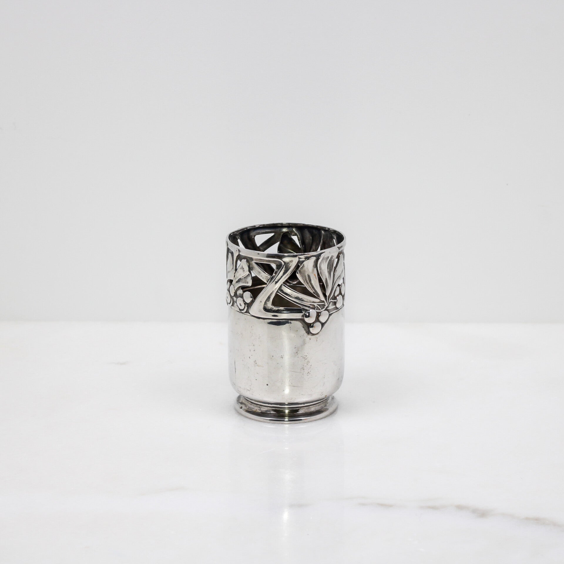 Duitse Jugendstil: Zilveren Beker (.800) – Een Meesterwerk van Organische Elegantie