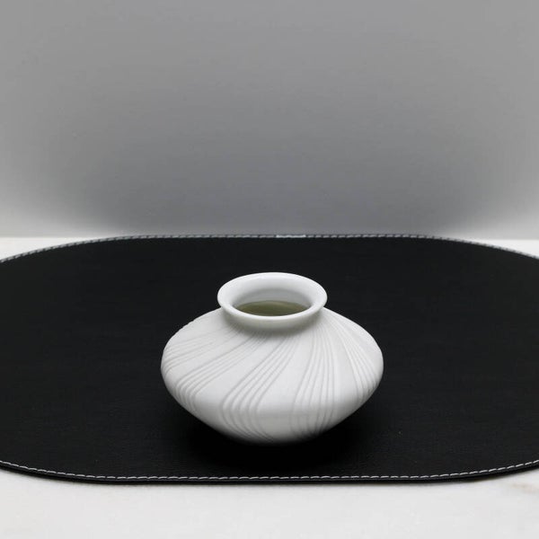 Iconisch Design: Op-Art Vaas van Kaiser Porzellan, gesigneerd M. Frey