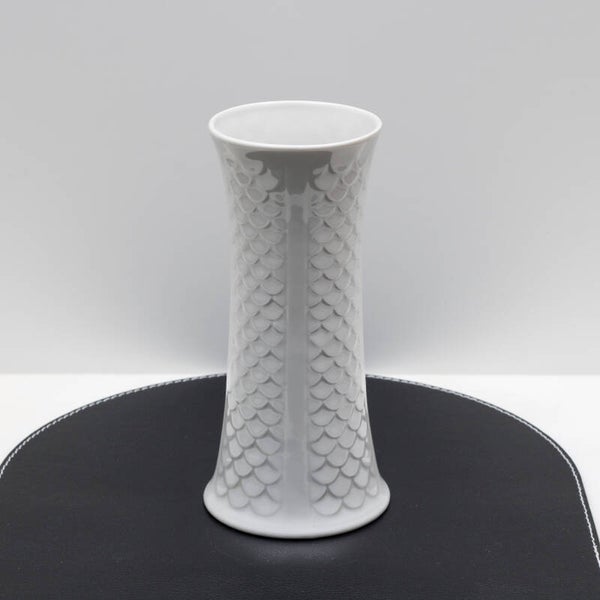 Mid-Century Sophistication: Royal Bavaria ‘Scallop’ Porseleinen Vaas