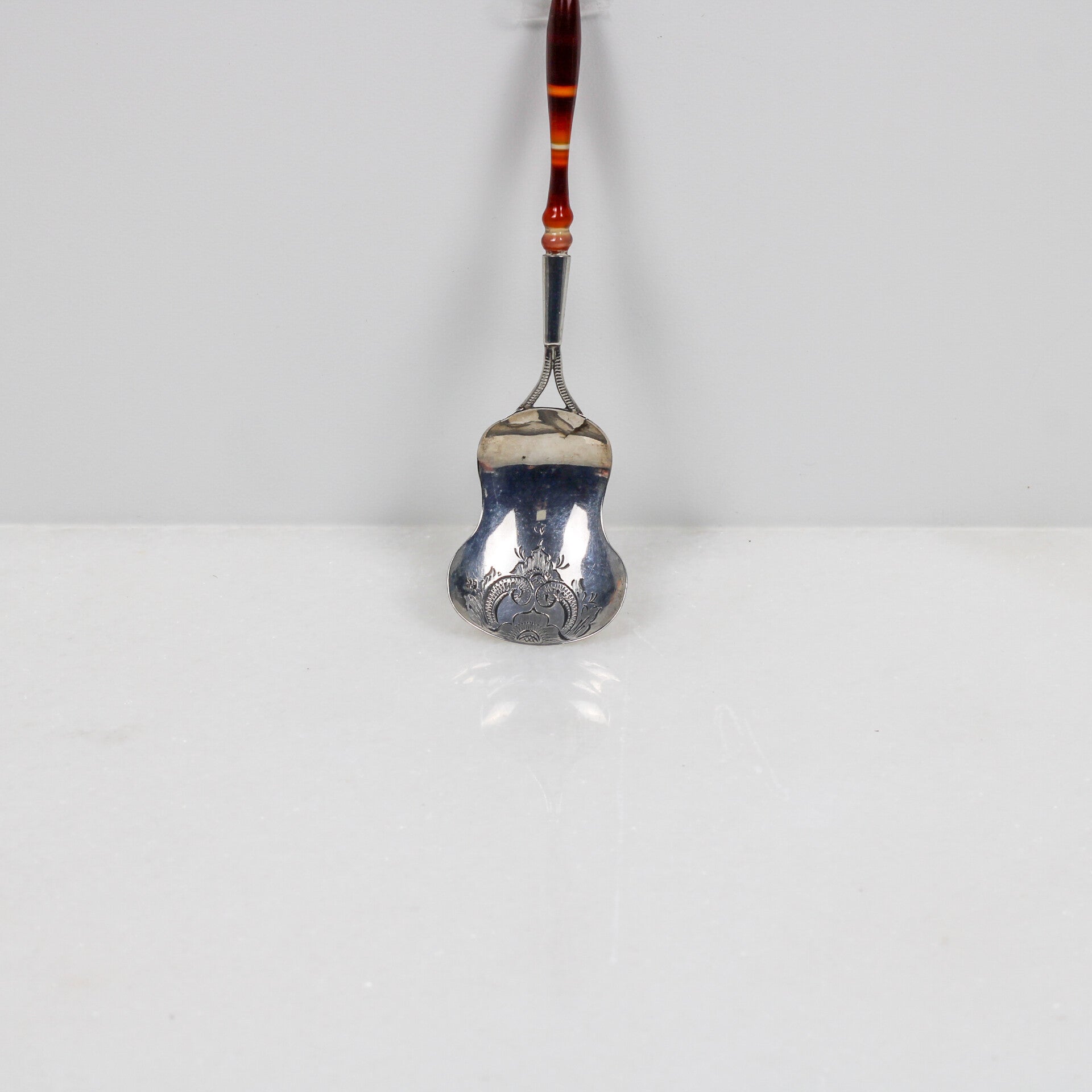 Tijdloze Elegantie: Antieke Zilveren Suikerlepel Sybren Johannes Bokma (1860-1900)