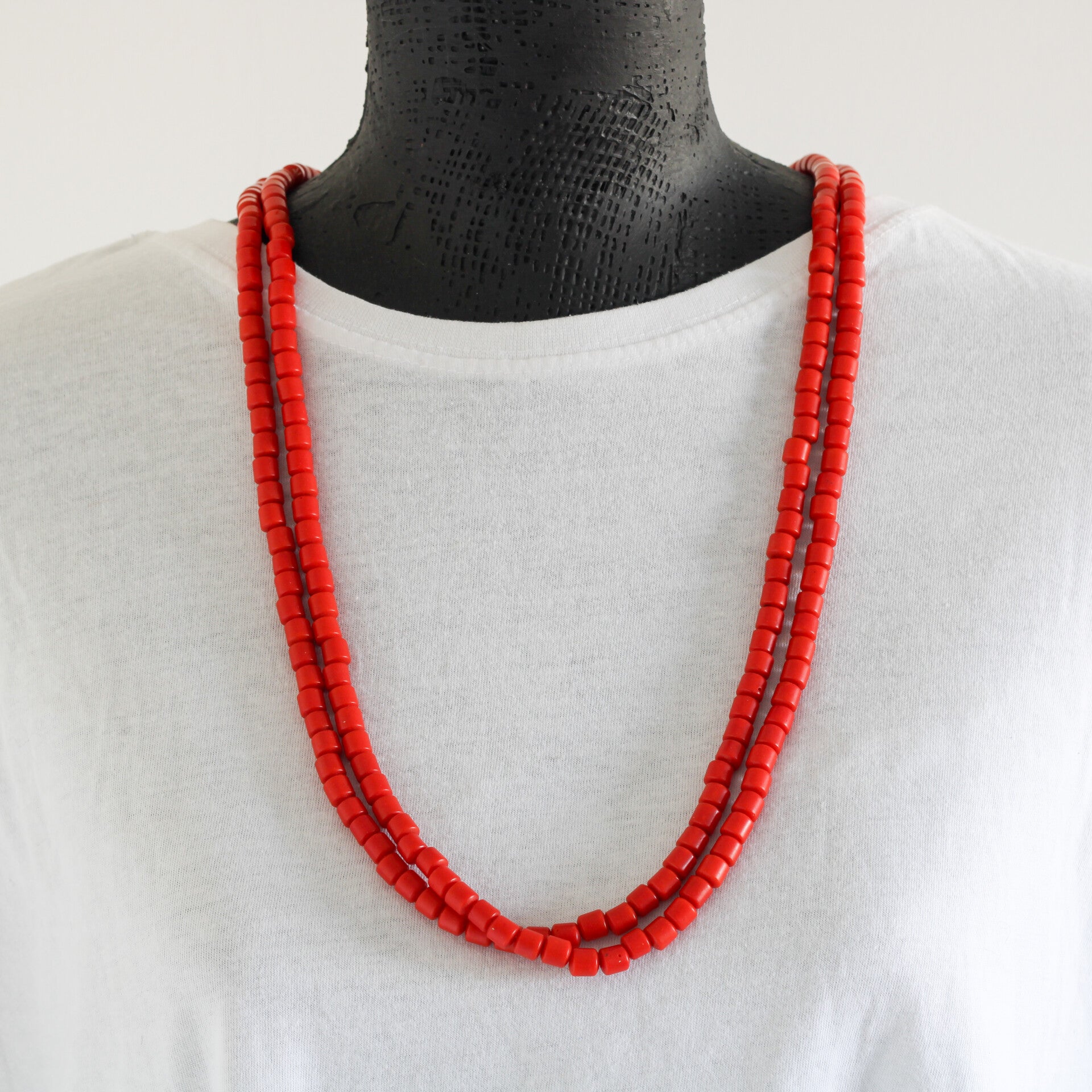 Tijdloze Elegantie: Zeldzaam Vintage Bloedkoraal "Rope" Collier