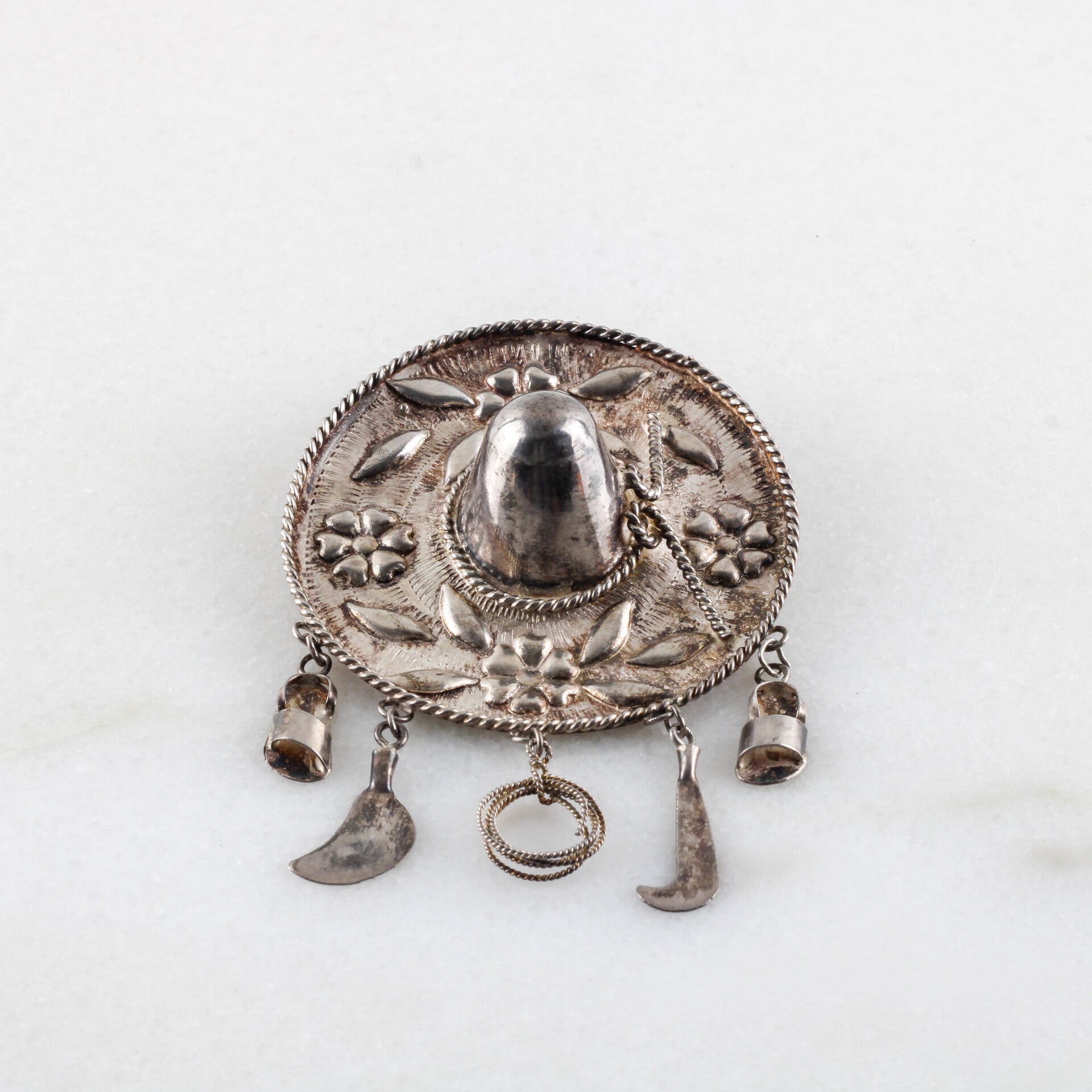 Object d'Art: Monumentale Vintage Mexicaanse ‘Charro’ Sombrero Broche – Taxco, ca. 1945